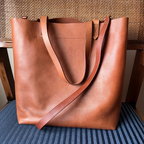 Madewell Medium Transport Tote in English Saddle - Picture 2 of 9